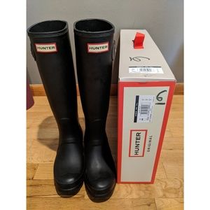 Hunter Womens Original Tall Rain Boots-Black Matte